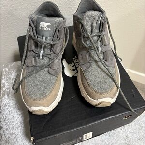 Women’s Sorel kinetic Breakthru Caribou WP
Waterproof, insulated sneaker boot